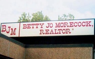 What kind of houses selling this realtor?)